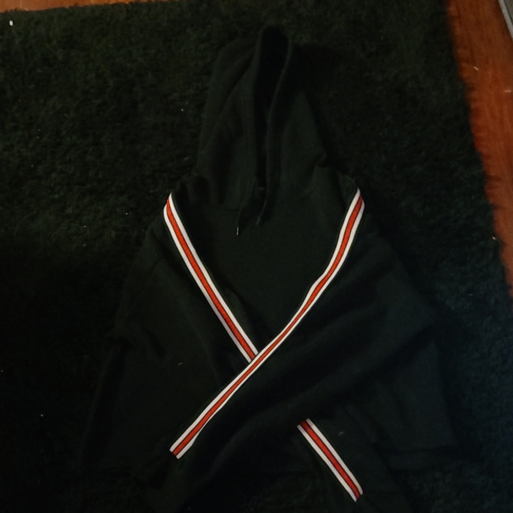 XL cropped black hooded sweater made by Roma Concept